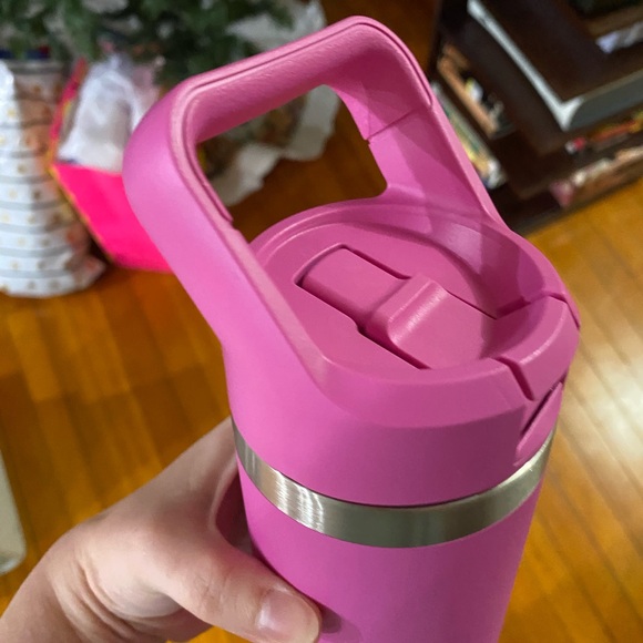 New without tags Pink Yeti Waterbottle - Picture 2 of 3